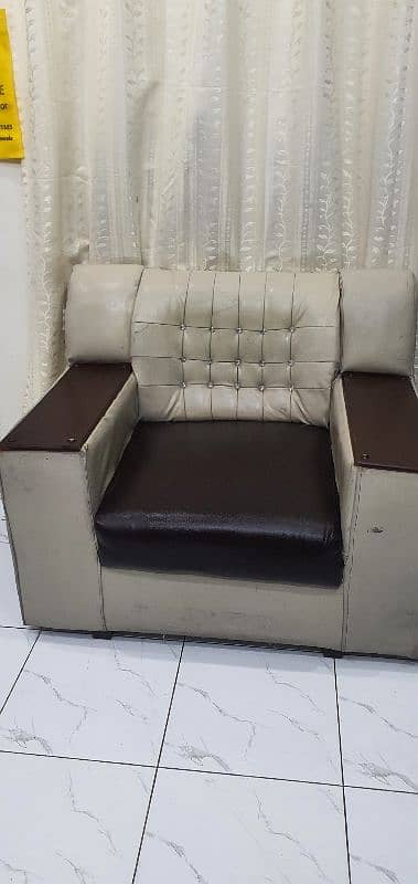 Sofa For Sell 0