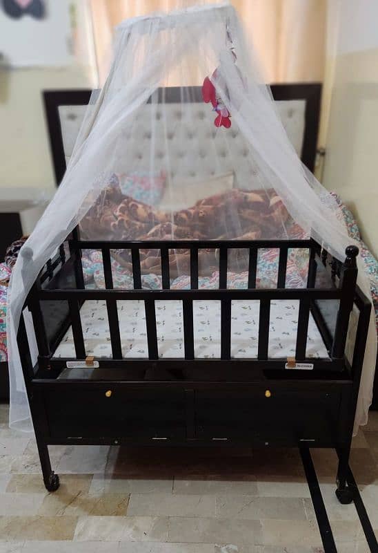 Baby swings cot available at very Normal Price veryGood condition 1