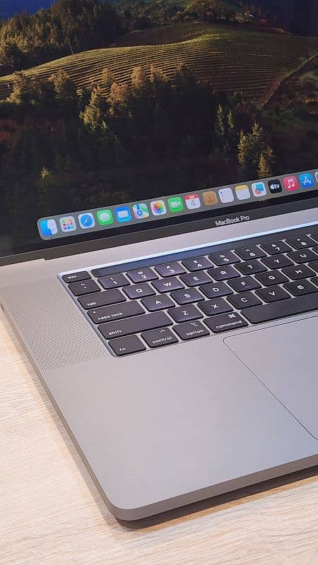 MacBook Pro i9 2019 16GB 512GB 4GB 16" 3