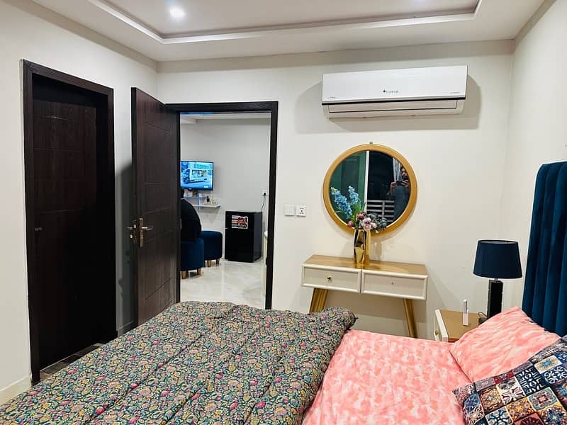 One Bedroom Vip apartment available on daily basis in bahria town LHR 2