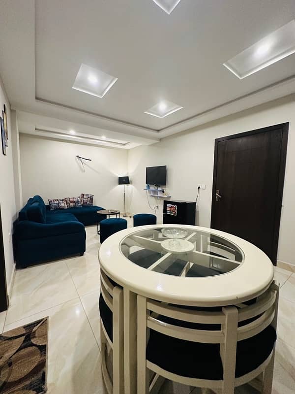 One Bedroom Vip apartment available on daily basis in bahria town LHR 7