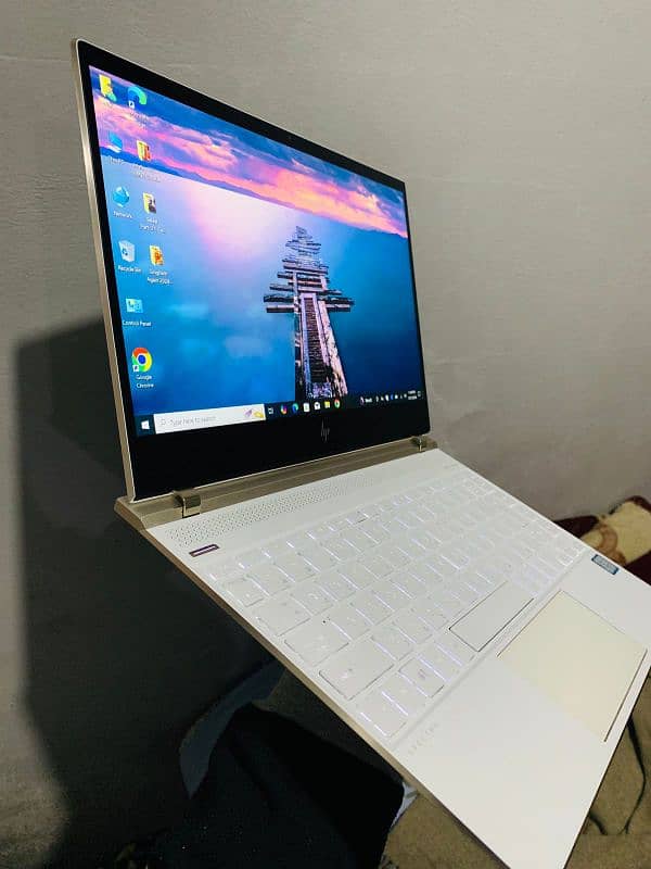 HP spectre Core i7 8th generation touch screen 16/256 just in 112k 1