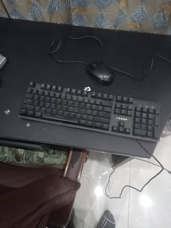 Gaming keyboard and non Gaming mouse which have gotten quite rusty 0