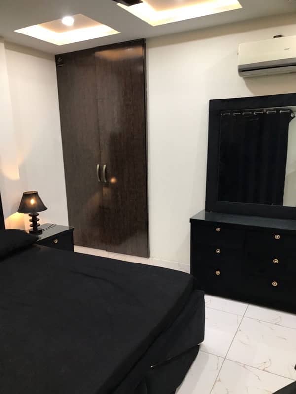 One Bedroom Vip apartment available on daily basis in bahria town LHR 6