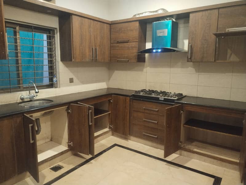 1 Kanal Beautiful Upper Portion Available For Rent in DHA Phase 3 Block W Lahore Cantt 4