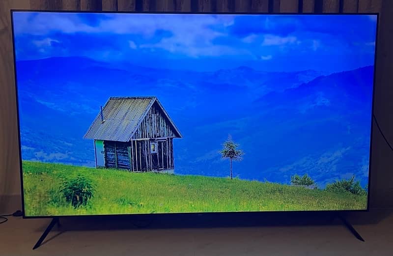 Samsung TV 82 inch 4K Ultra 8 Series 0