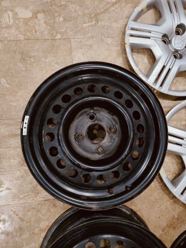 Honda City 2017 model Rim and wheel covers 4