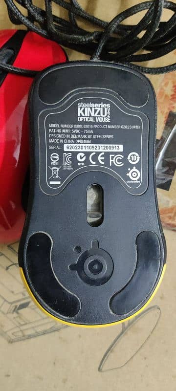 steelseries kinzu used mint condition 1500 pkr 3