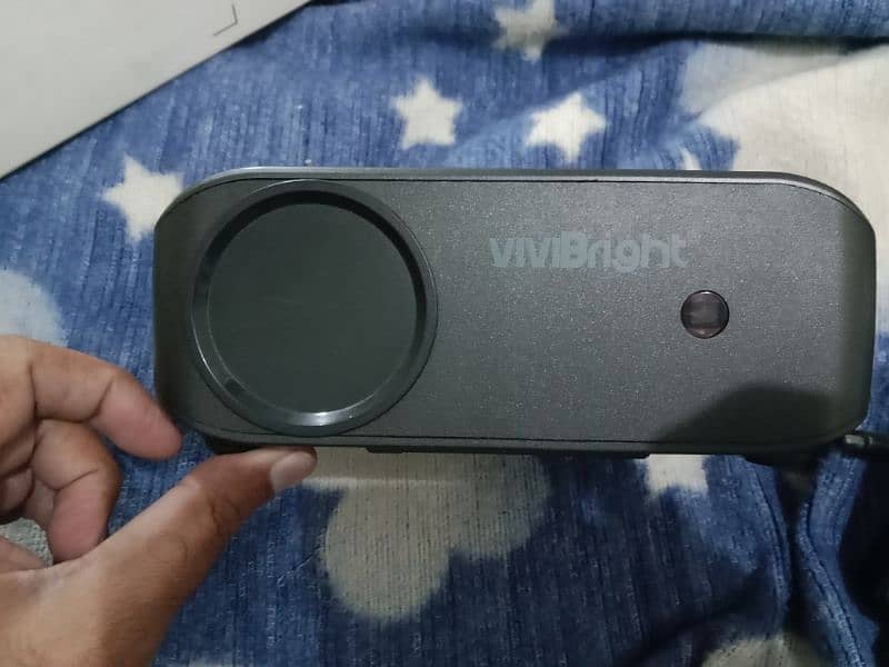 Vivibright F10 Mini Projector Like Brand New 4