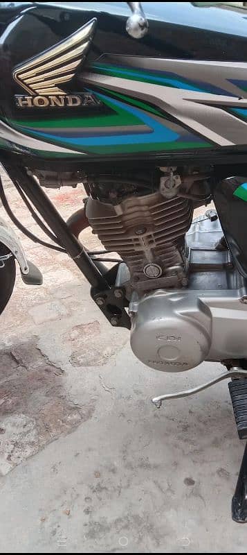 03046612640 Honda 125 2019 model 3