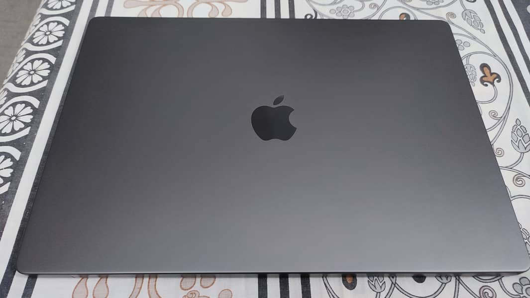 Macbook Pro 16" M3 Pro (18GB - 512GB) 0