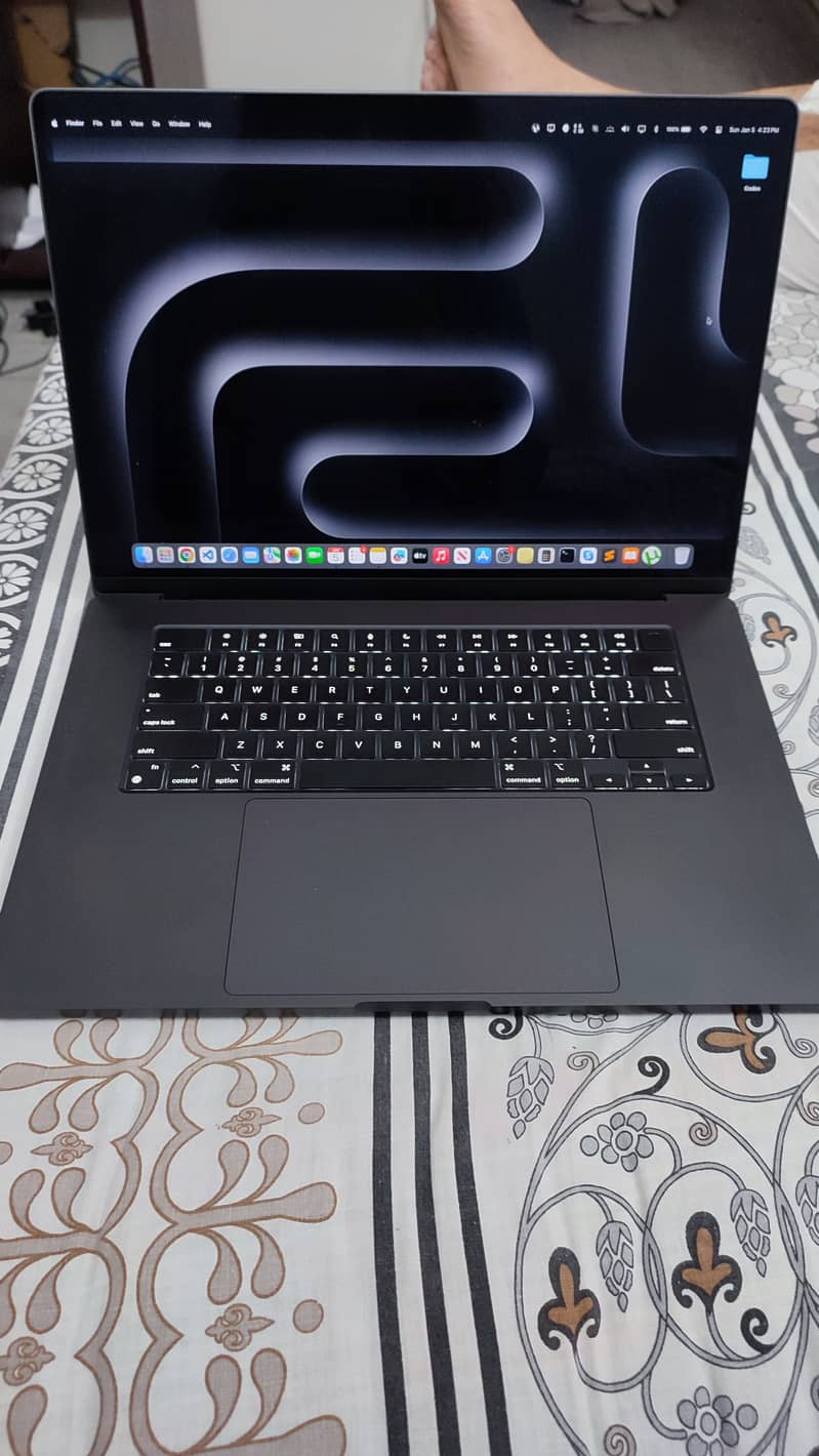 Macbook Pro 16" M3 Pro (18GB - 512GB) 5