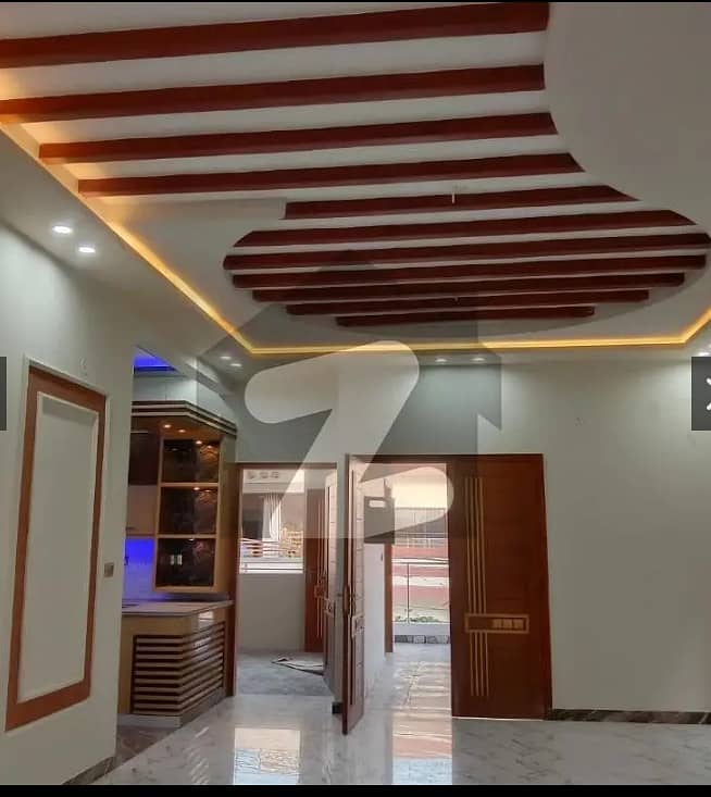 Fantastic 400 yards portion available for rent in Gulshan-e-Iqbal Block 3, 4 bedrooms, drawing room, lounge, American kitchen, tiled flooring and terrace, excellent opportunity 3