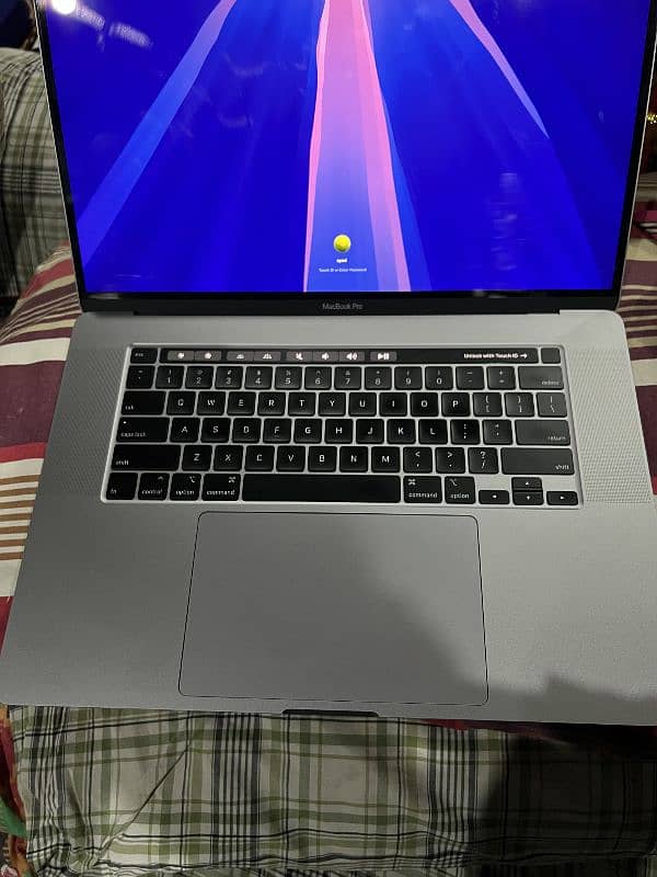 MacBook Pro 2019 i9 32 1TB 5