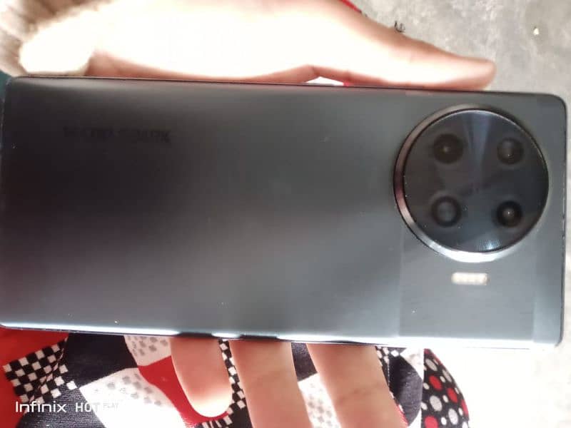 tecno spark 20 pro plus 4