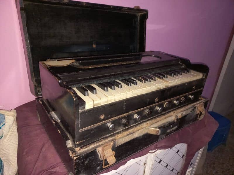 Harmonium 1