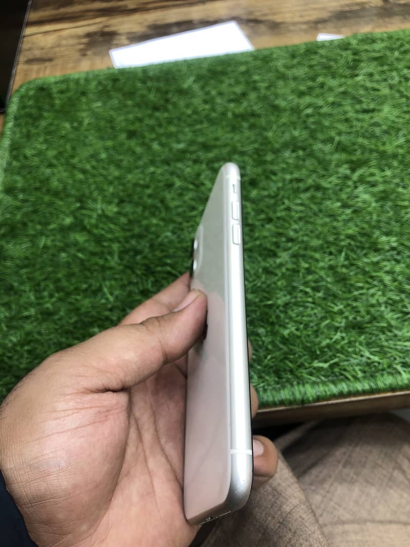 Apple iPhone 11 2