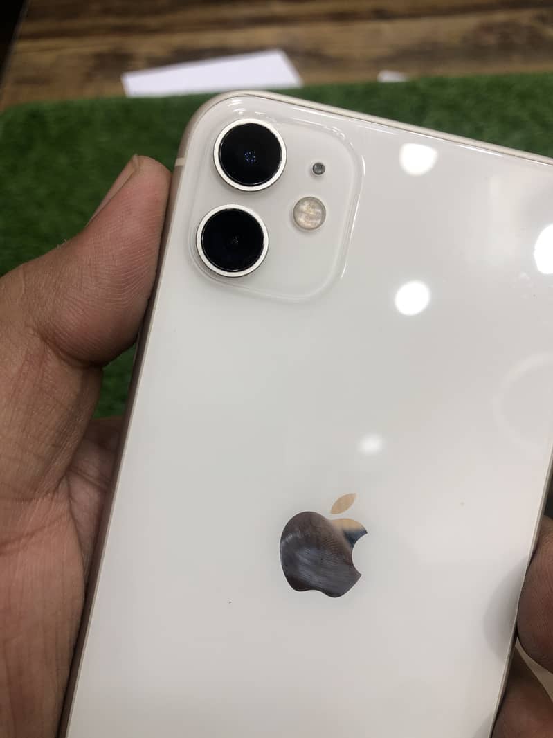 Apple iPhone 11 4