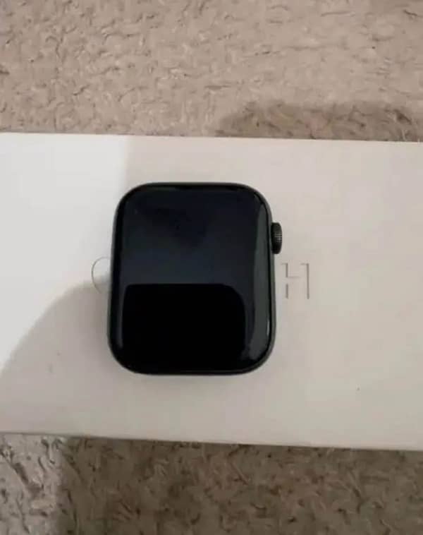 Apple Watch Series 4 With Box 2