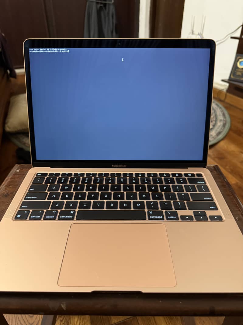 MacBook Air Rose Gold M1, 2020 Chip: Apple M1 Memory: 8 GB Mac OS Ven 4