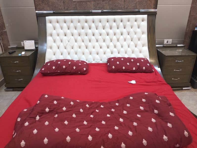 bedset with sides chair table and dressing 7