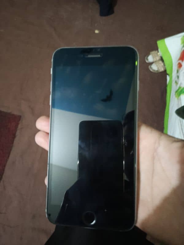 I phone 6s plus 128gp jv  10by 10 condition argent sale 1