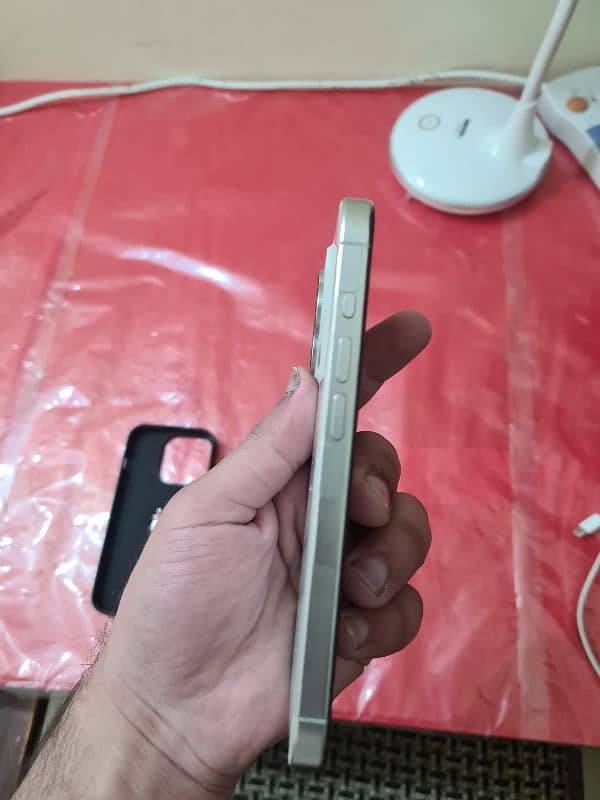 Iphone 15 pro (jv)(White titanium) 128gb 3