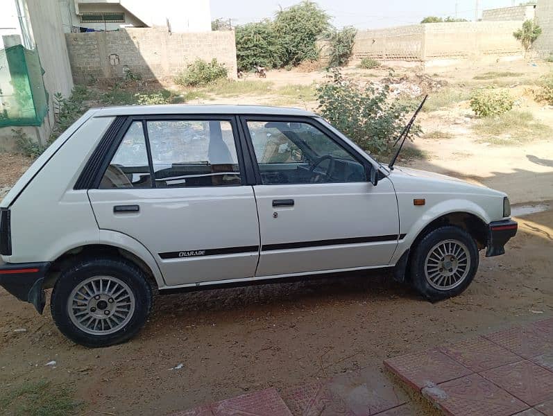 Datsun Charade 1990 2