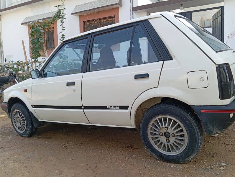 Datsun Charade 1990 3