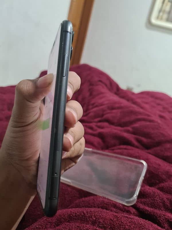 IPhone 11 NON PTA 64 GB 5