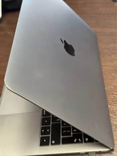 Macbook Pro 2019 i9 Lush Boxed - number mentioned on bottom