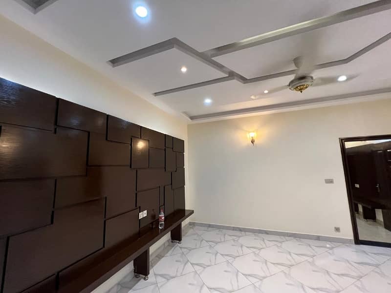 Ideal Prime Location House Is Available For sale In Lahore 6