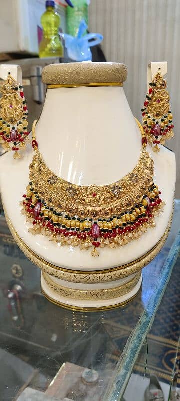 Beautiful gold Necklace 0