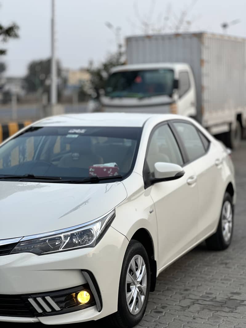 Toyota Corolla GLI (2018) model 2