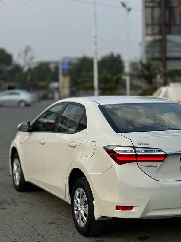 Toyota Corolla GLI (2018) model 3