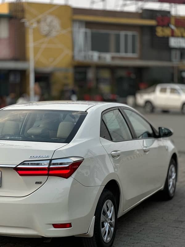 Toyota Corolla GLI (2018) model 4