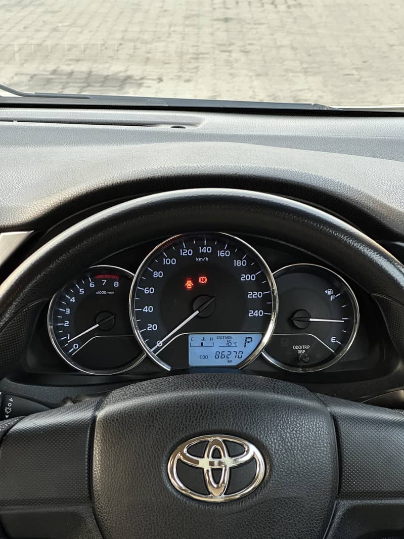 Toyota Corolla GLI (2018) model 12