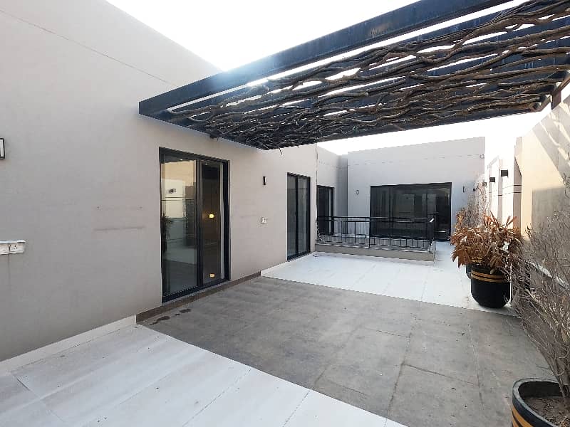 Investors Should Sale This House Located Ideally In Valencia Housing Society 45