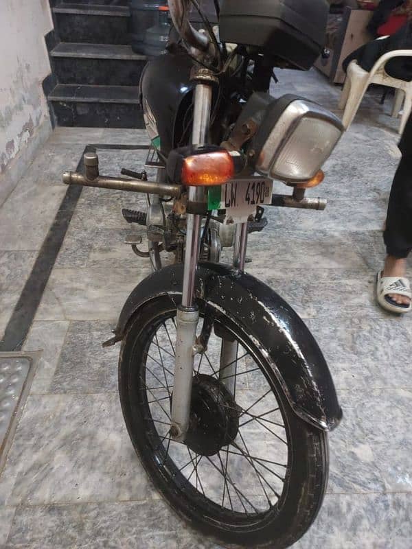 bike my 1 ropy ka b kam ni ha full ok ha use my ni is leya sell kr rha 2