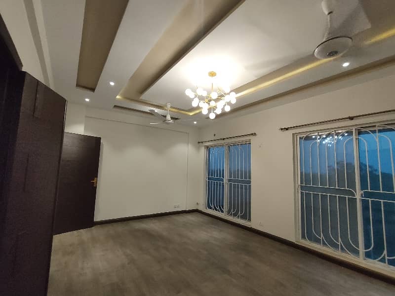 10-Marla 03-Bed Luxury Brand New Flat Available For Sale In Askari-01 Lahore Cantt. 2