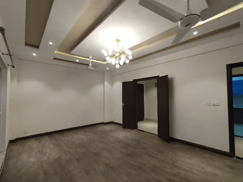 10-Marla 03-Bed Luxury Brand New Flat Available For Sale In Askari-01 Lahore Cantt. 3