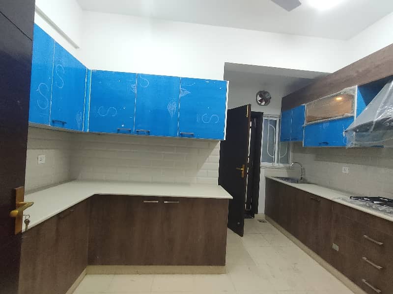 10-Marla 03-Bed Luxury Brand New Flat Available For Sale In Askari-01 Lahore Cantt. 16