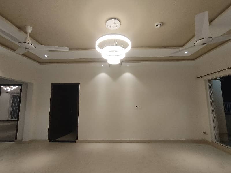 10-Marla 03-Bed Luxury Brand New Flat Available For Sale In Askari-01 Lahore Cantt. 25