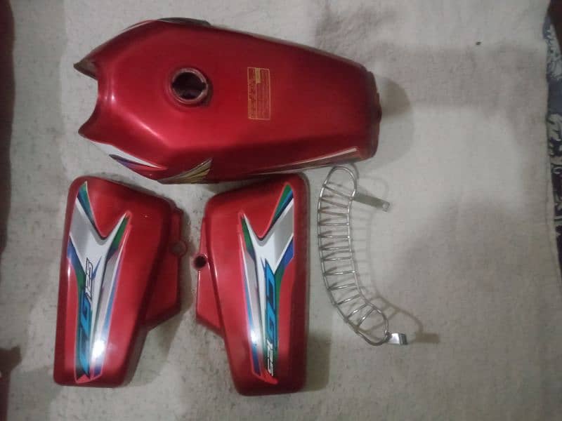 Honda 125 Fuel Tank Side Cover and cyilncer safe guard 1