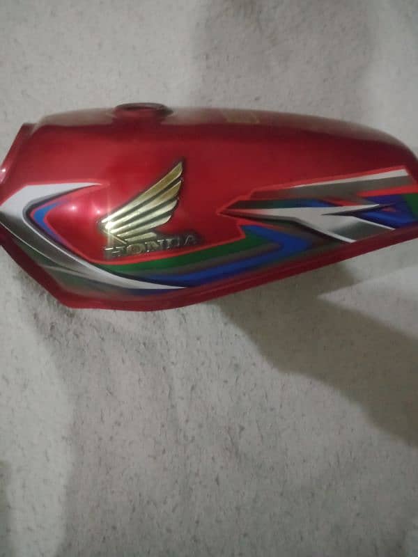 Honda 125 Fuel Tank Side Cover and cyilncer safe guard 2