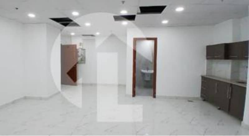 500 Sq Feet | Office Available For Rent | On Main Boulevard Gulberg Lahore. 4