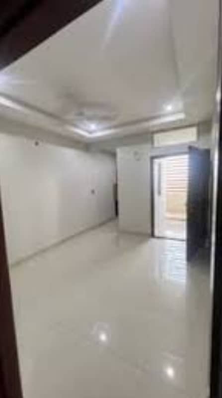 500 Sq Feet | Office Available For Rent | On Main Boulevard Gulberg Lahore. 5