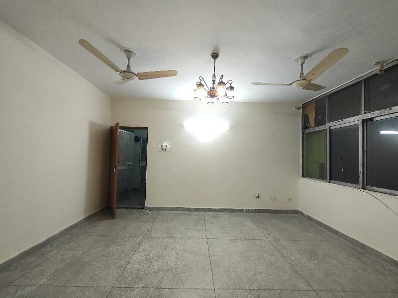 10 Marla 3 Bedrooms Flat Available For Sale In Askari 1 Lahore 11