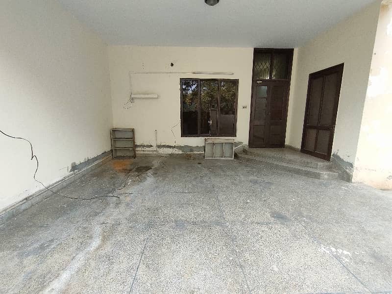 10-Marla 4-Bedroom's House Available For Sale In Askari 9 Lahore. 2