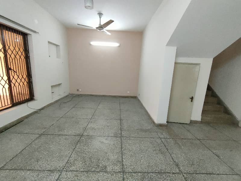 10-Marla 4-Bedroom's House Available For Sale In Askari 9 Lahore. 4